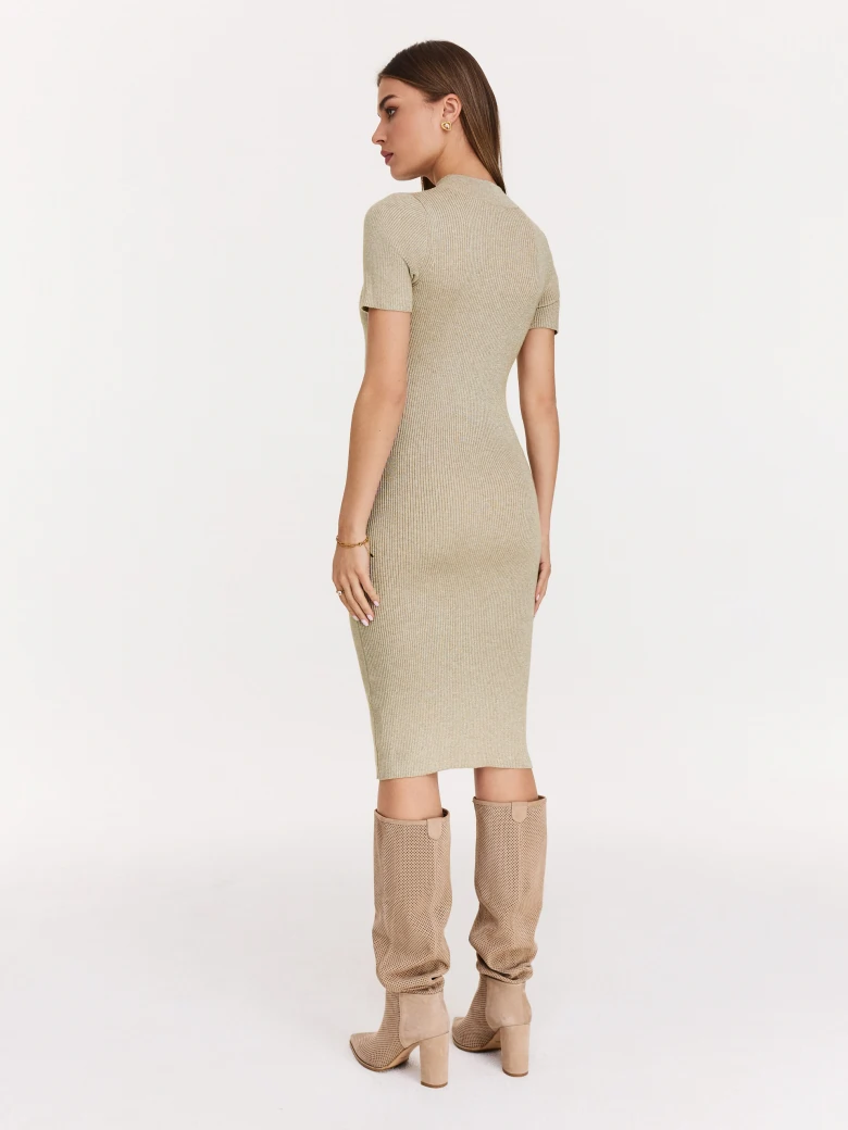 Beige knit dress with appliqué