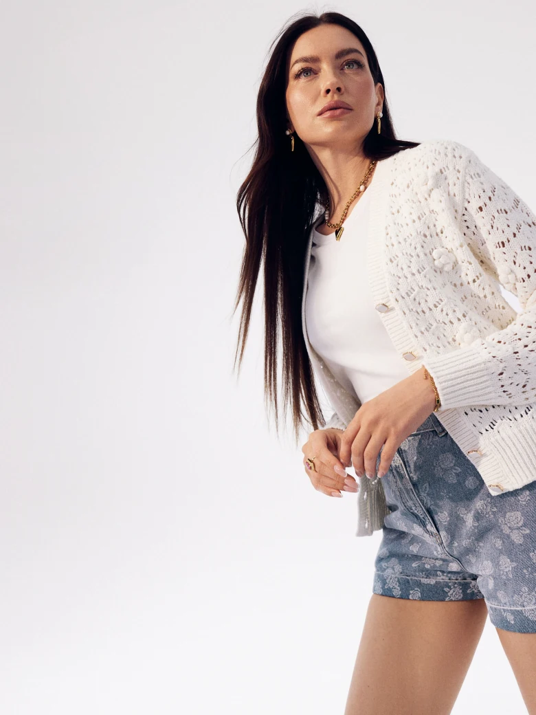 Jeans short shorts in roses