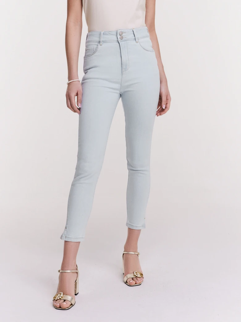 Fitting light pants