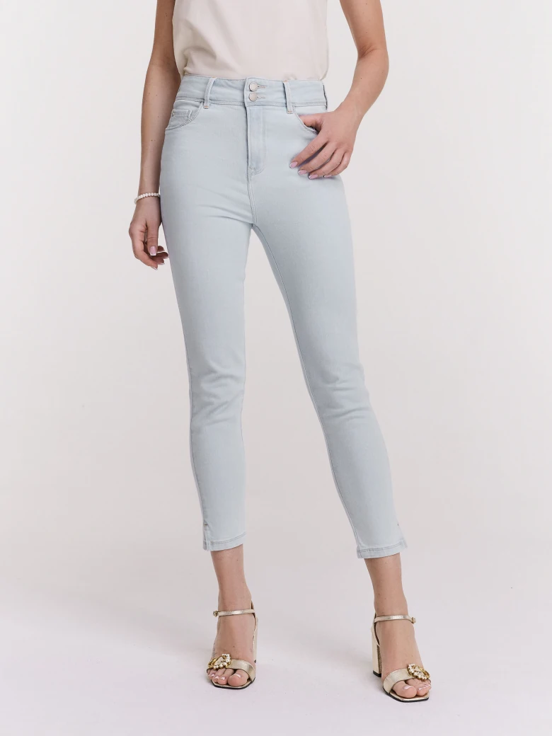 Fitting light pants