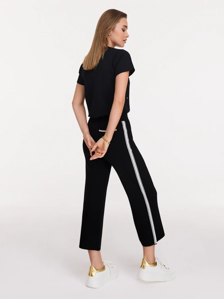 High-waisted black pants with trimmings