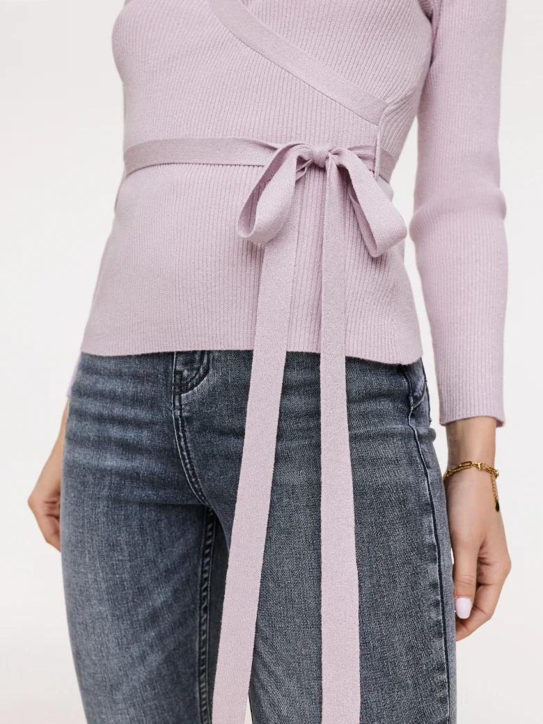 Light pink sweater with shimmering threads