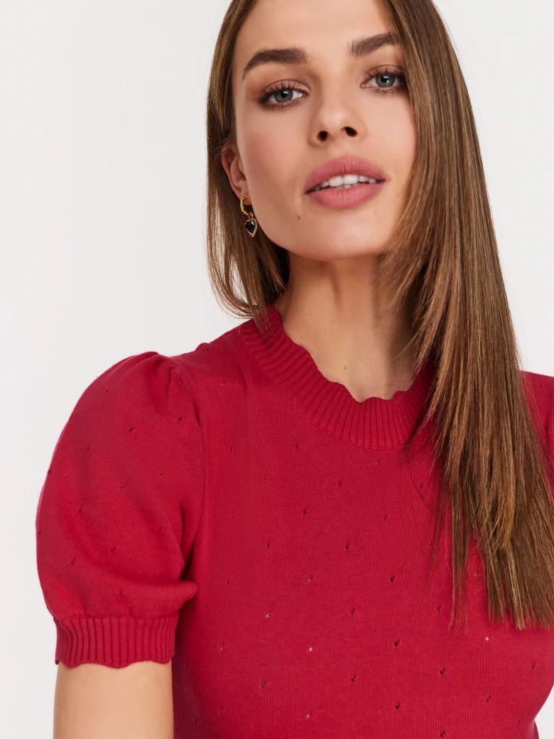 Short-sleeved sweater in a shade of fuchsia