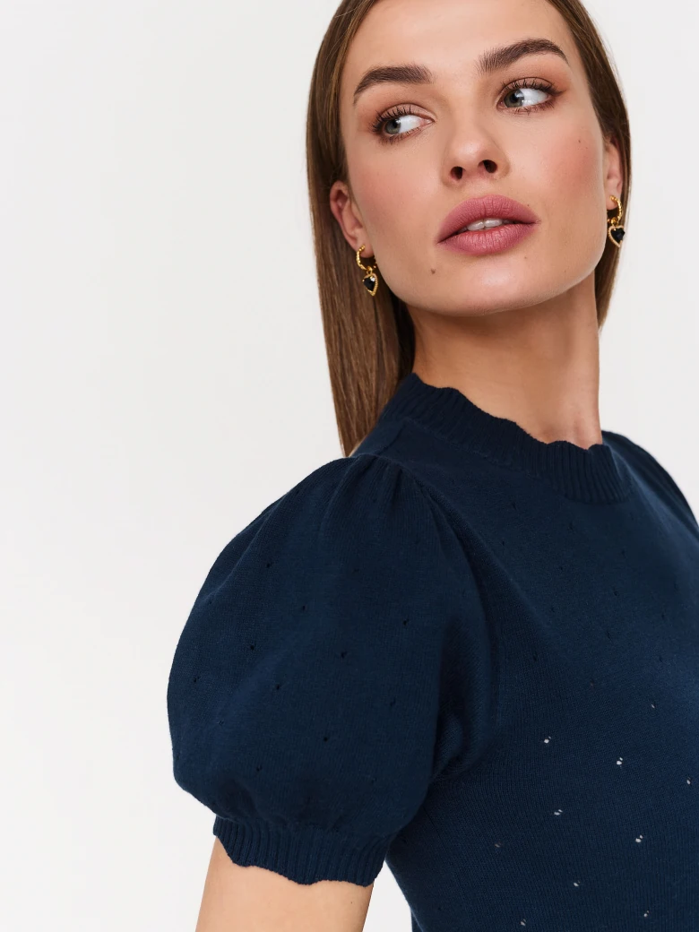 Navy blue sweater with short sleeves with buffets