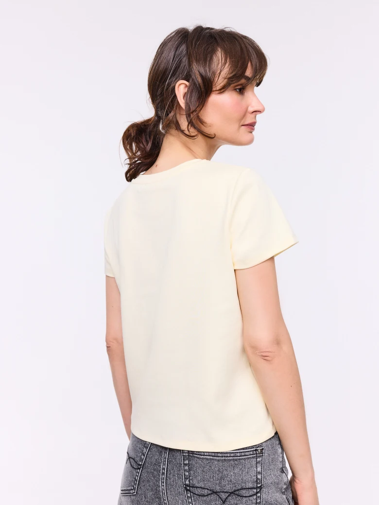 Light yellow short-sleeved T-shirt with a round neckline