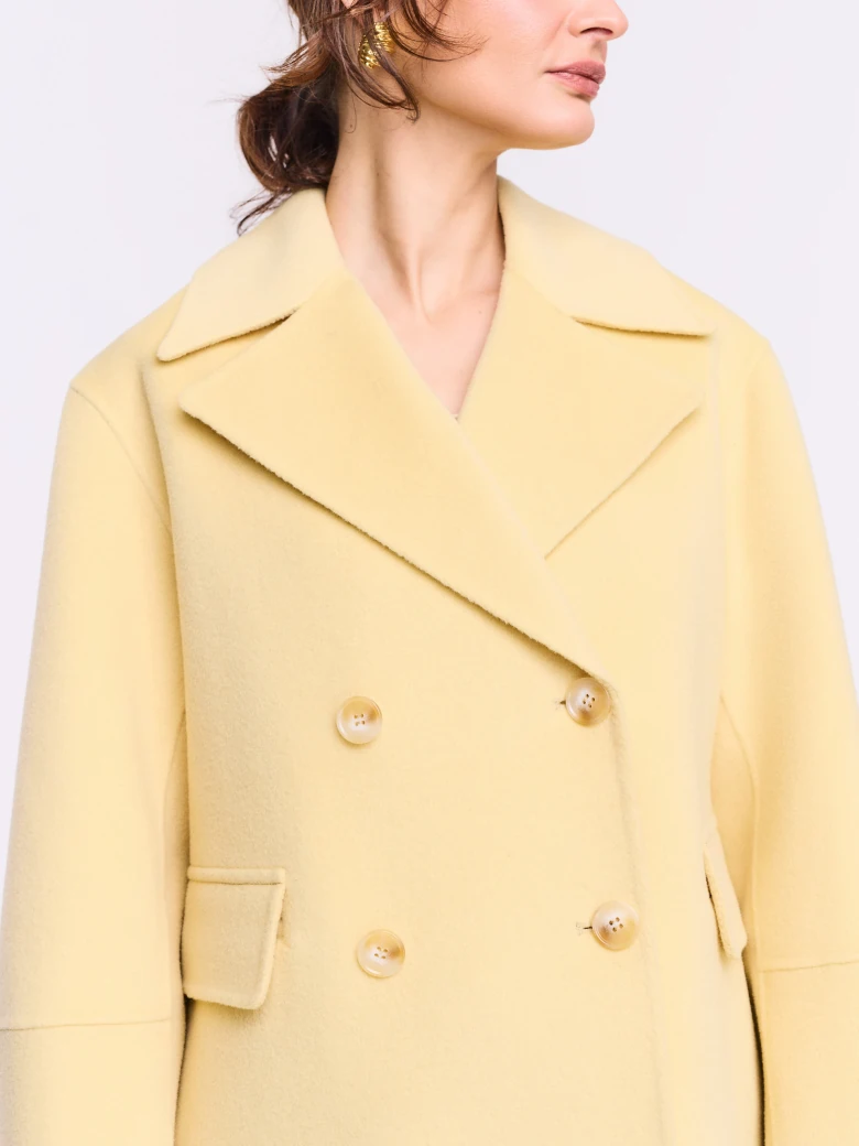 Wełniana dwurzędowa kurtka w kolorze butter yellow