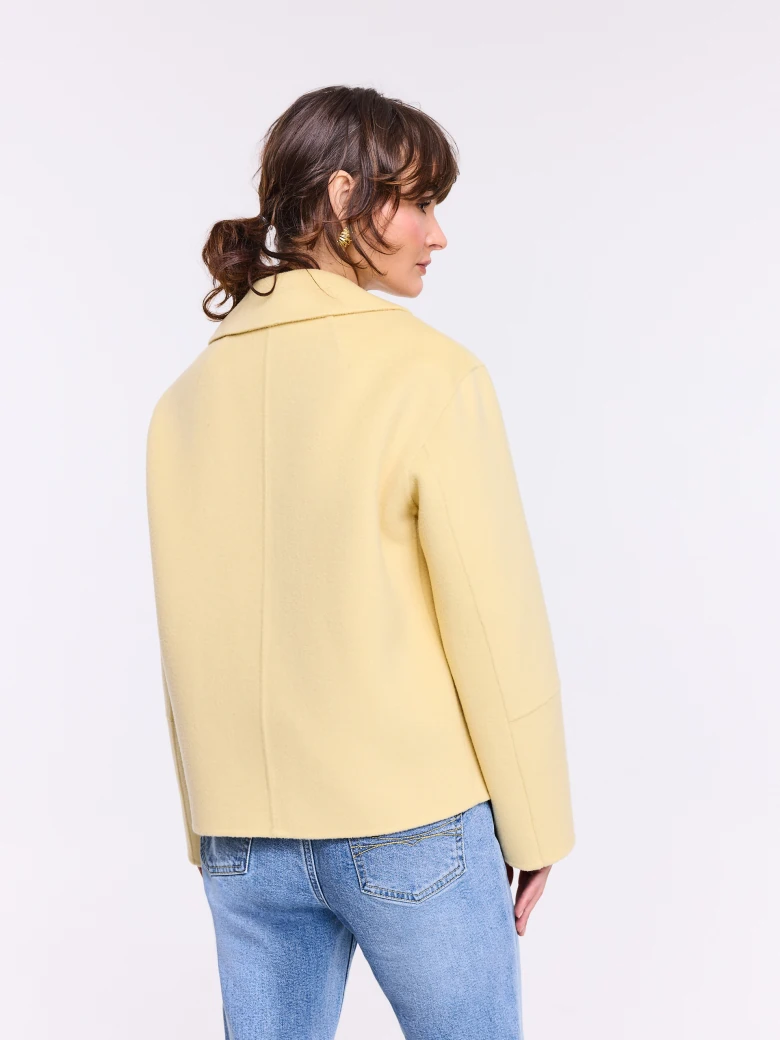 Wełniana dwurzędowa kurtka w kolorze butter yellow