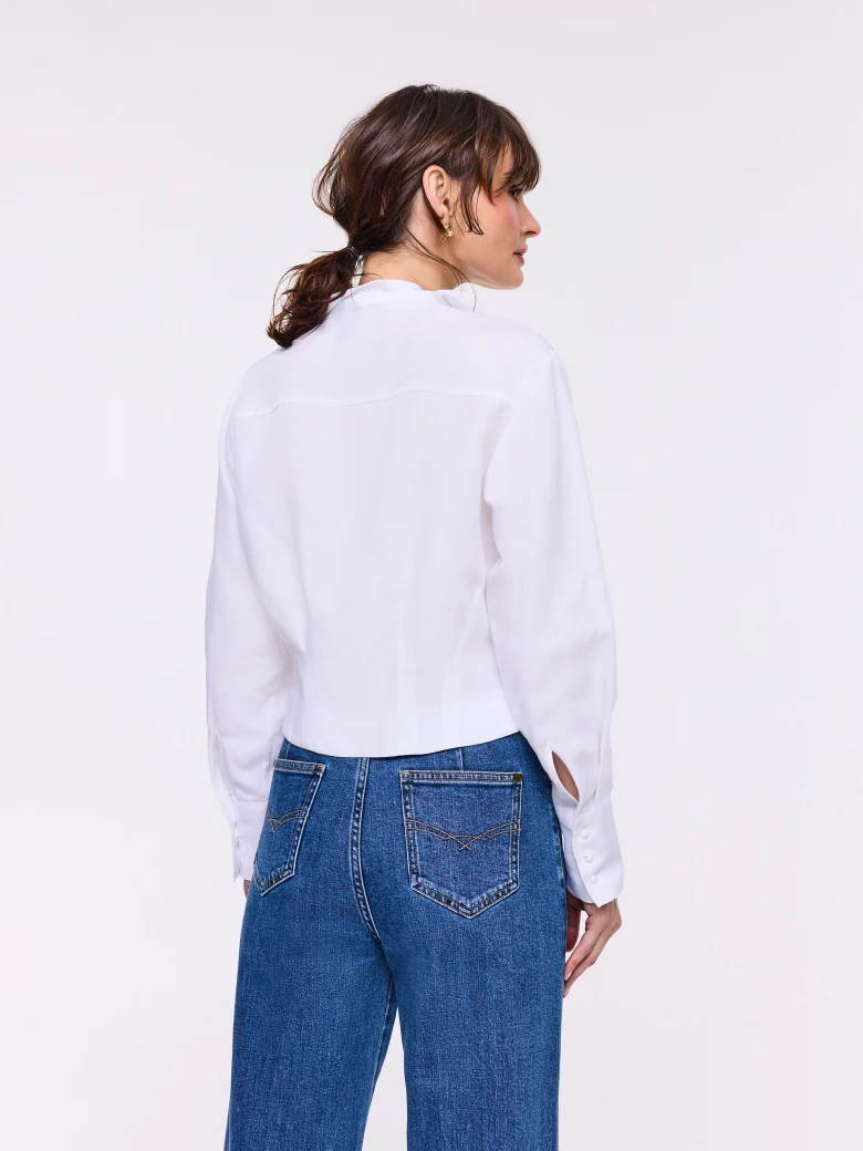 White fitted shirt with linen accents