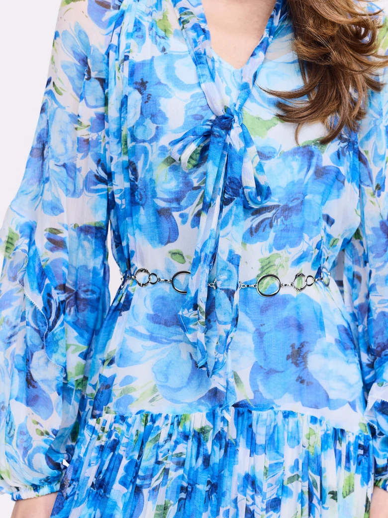 Airy maxi dress with floral pattern