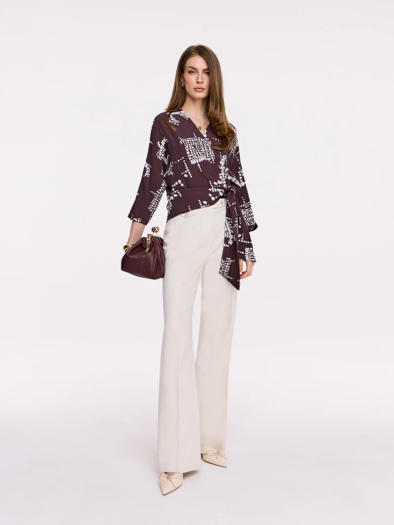 Elegant cream-colored pants made of lyocell with cotton and linen