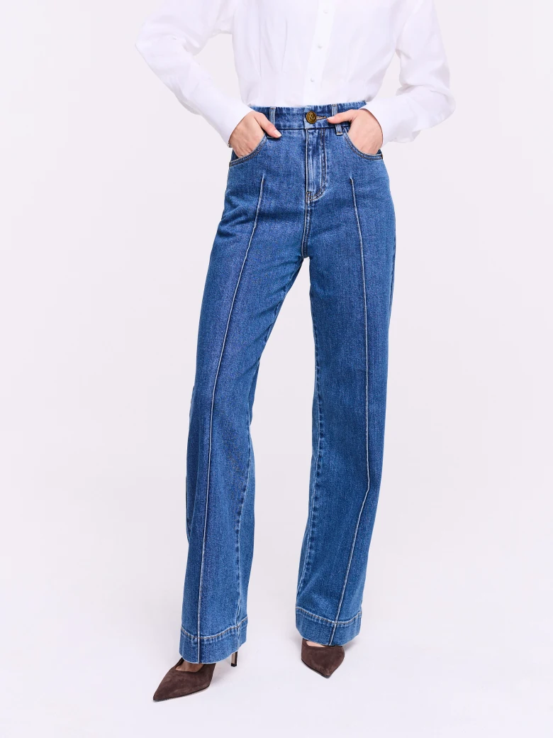 High-waisted jeans with decorative stitching