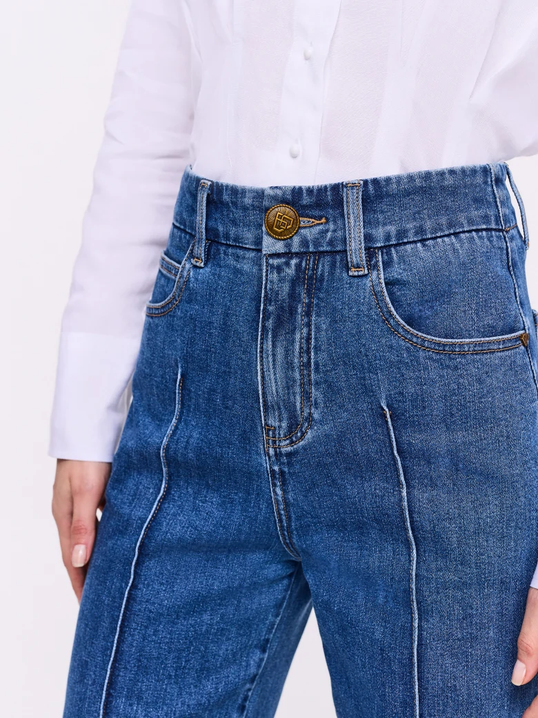 High-waisted jeans with decorative stitching