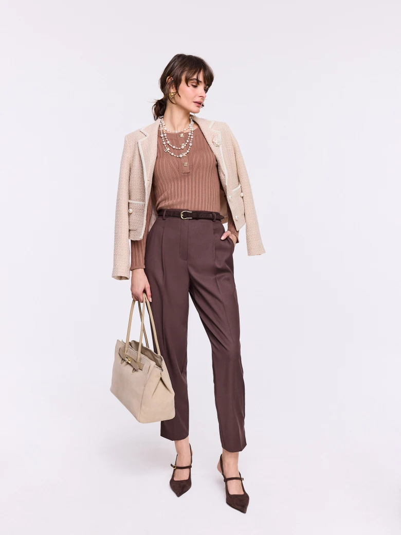 Fitted brown ribbed knit sweater