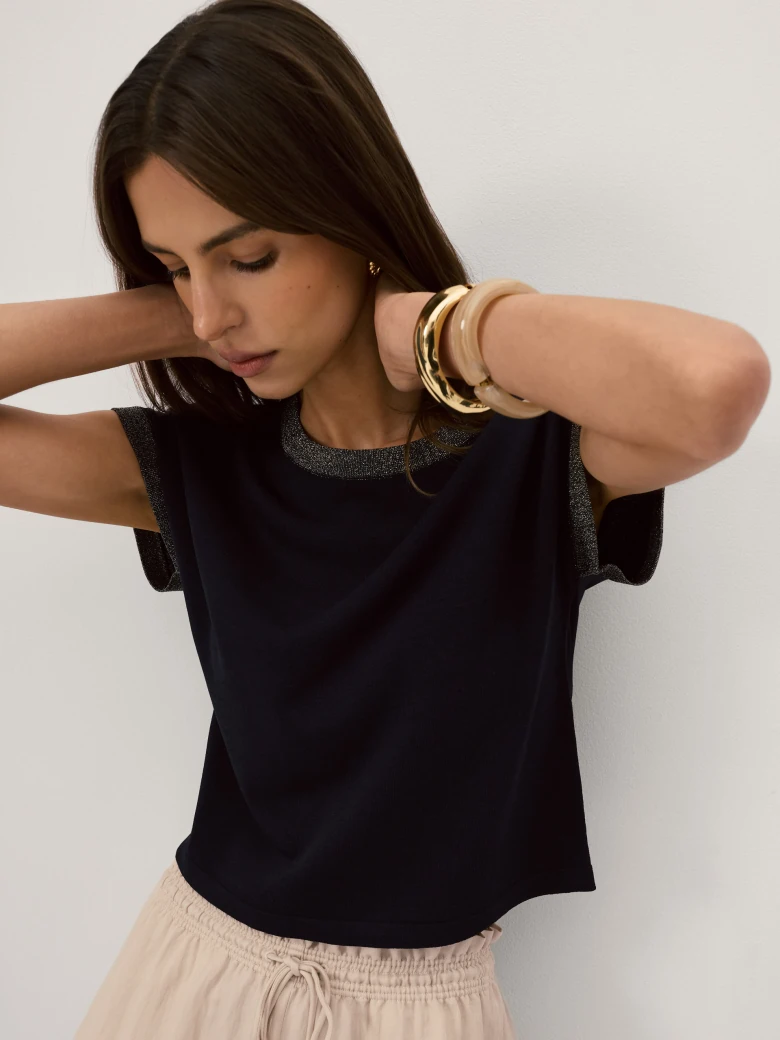 Navy blue short-sleeved jumper