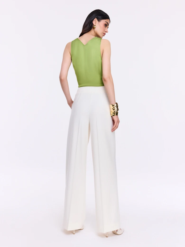 Elegant cream trousers with a gold button