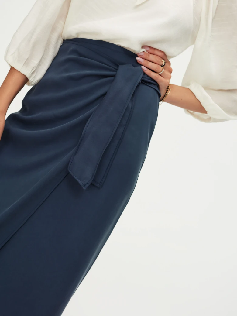 Navy high-waisted skirt with waist tie