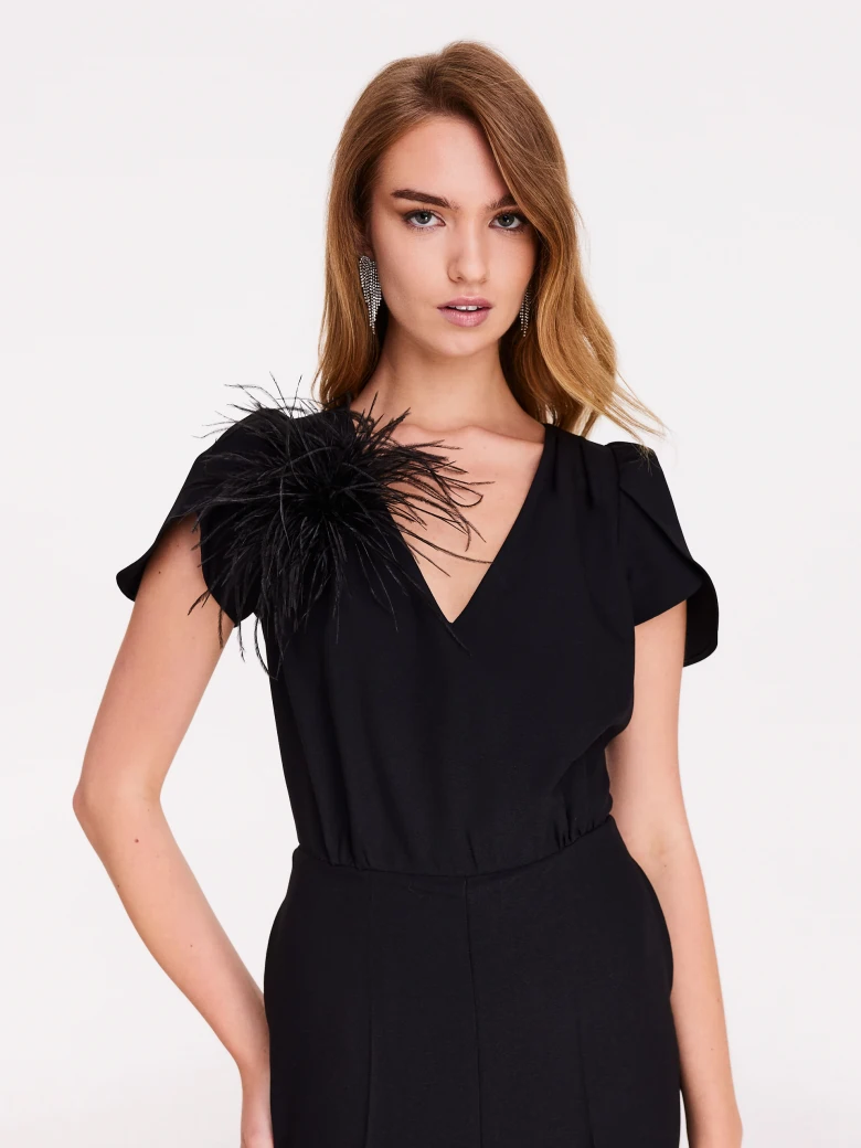 Elegant black jumpsuit with V neckline