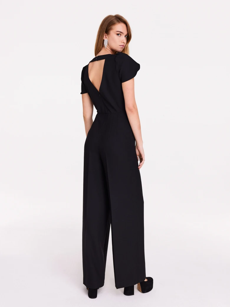 Elegant black jumpsuit with V neckline