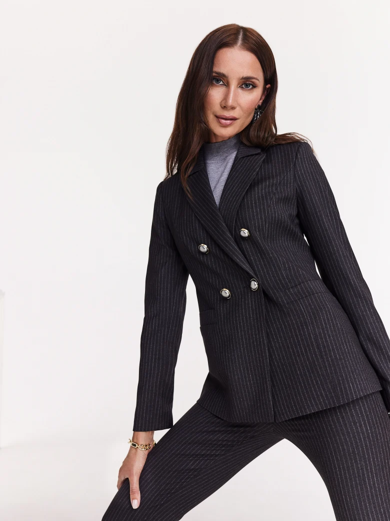 Double-breasted waisted blazer