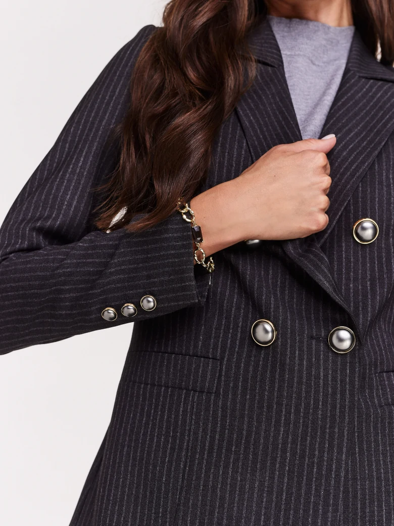 Double-breasted waisted blazer
