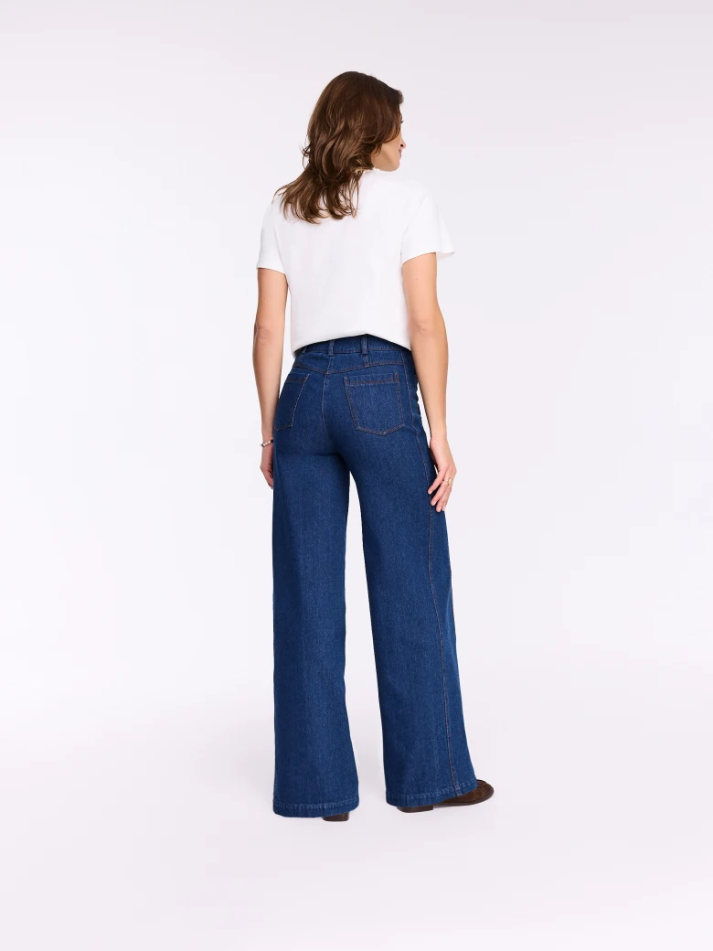 Wide high-waisted jeans