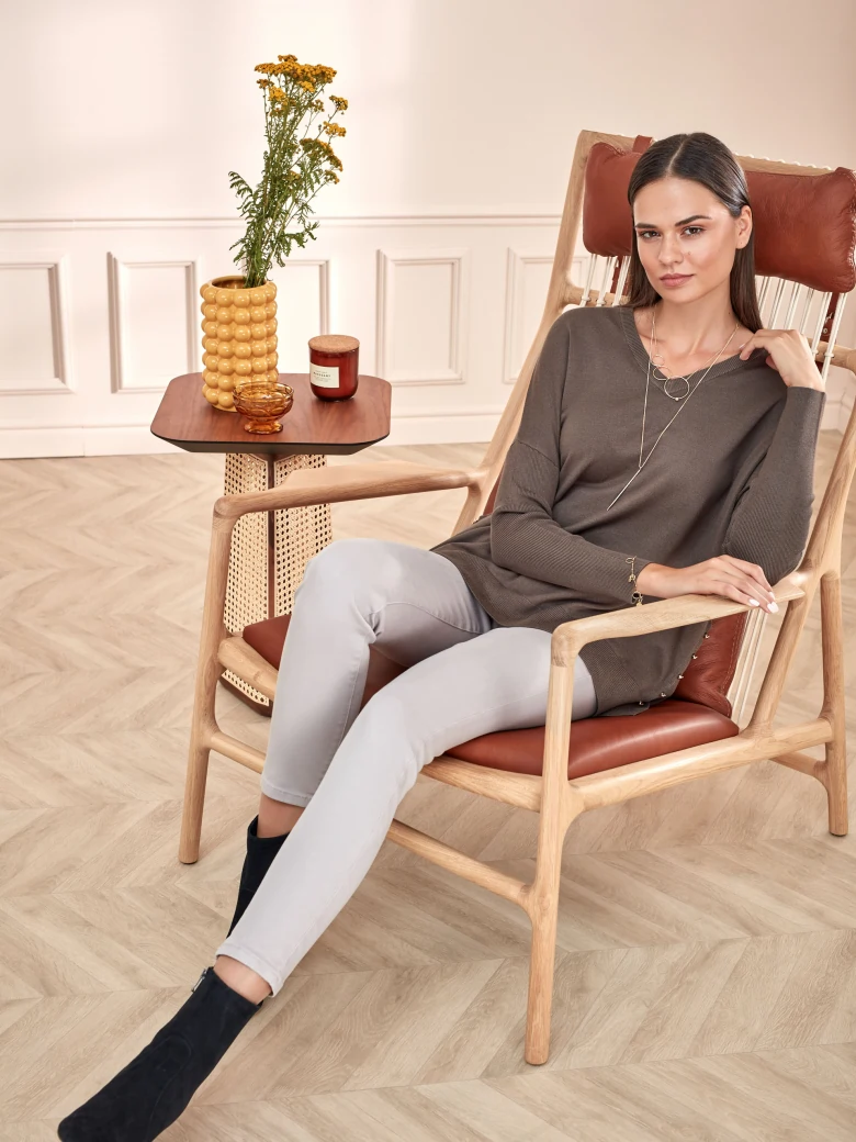 SWETER Z ODZOBNYMI GUZIKAMI