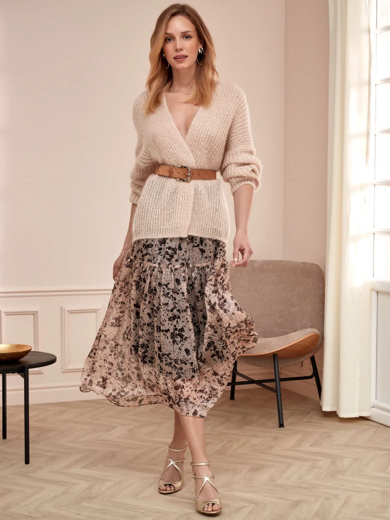 LIGHT SWEATER IN BEIGE COLOR