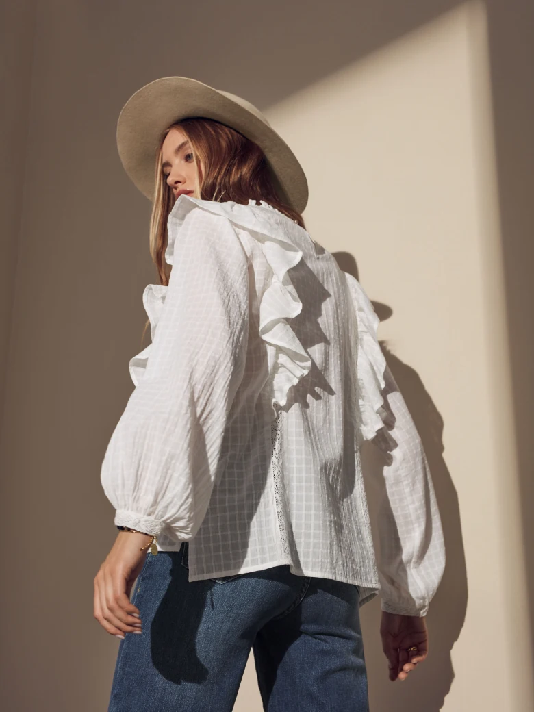WHITE BLOUSE WITH LACE