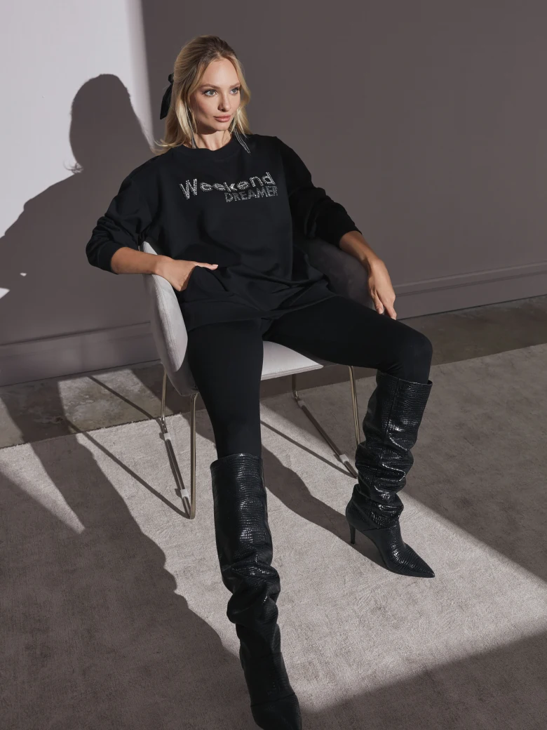 Black oversize sweatshirt