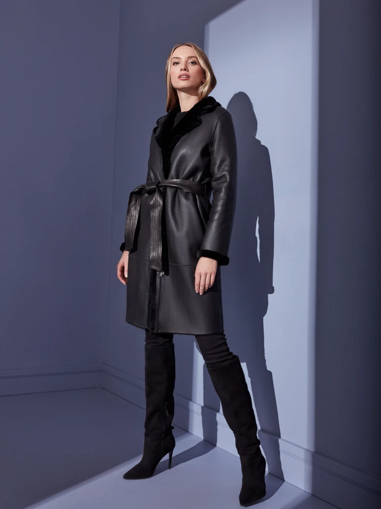 BLACK DOUBLE-SIDED SHEEPSKIN