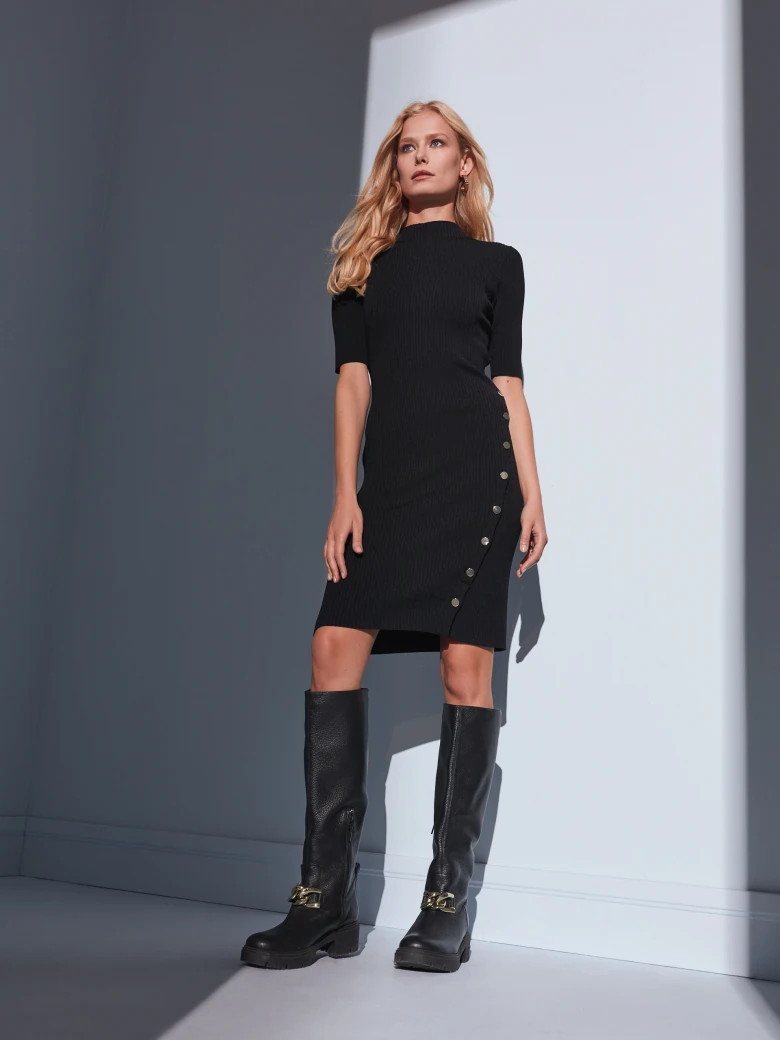 BLACK DRESS WITH HALF-GOLF