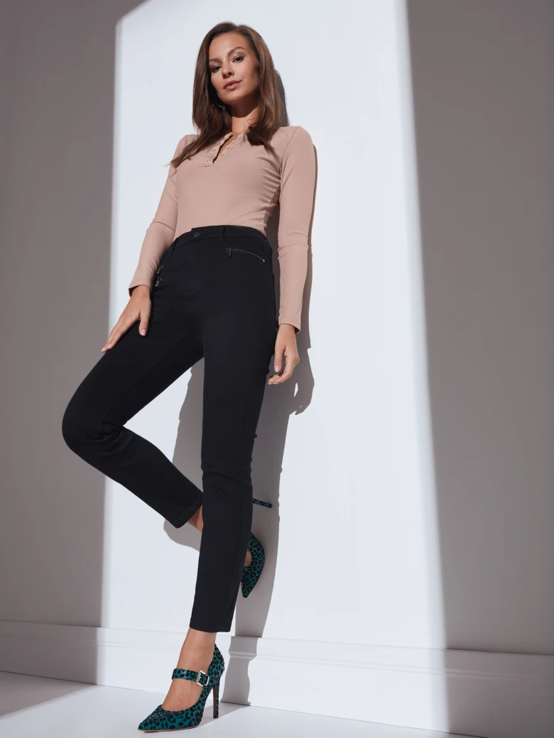 BLACK FITTED PANTS