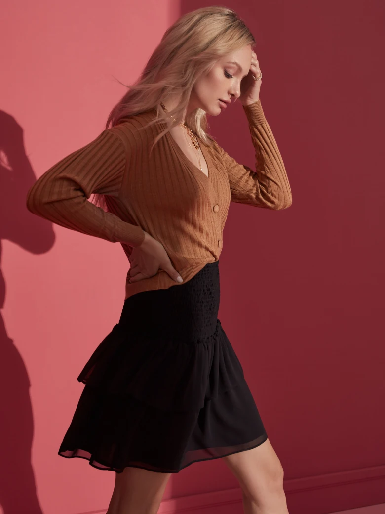 BLACK SHORT SKIRT