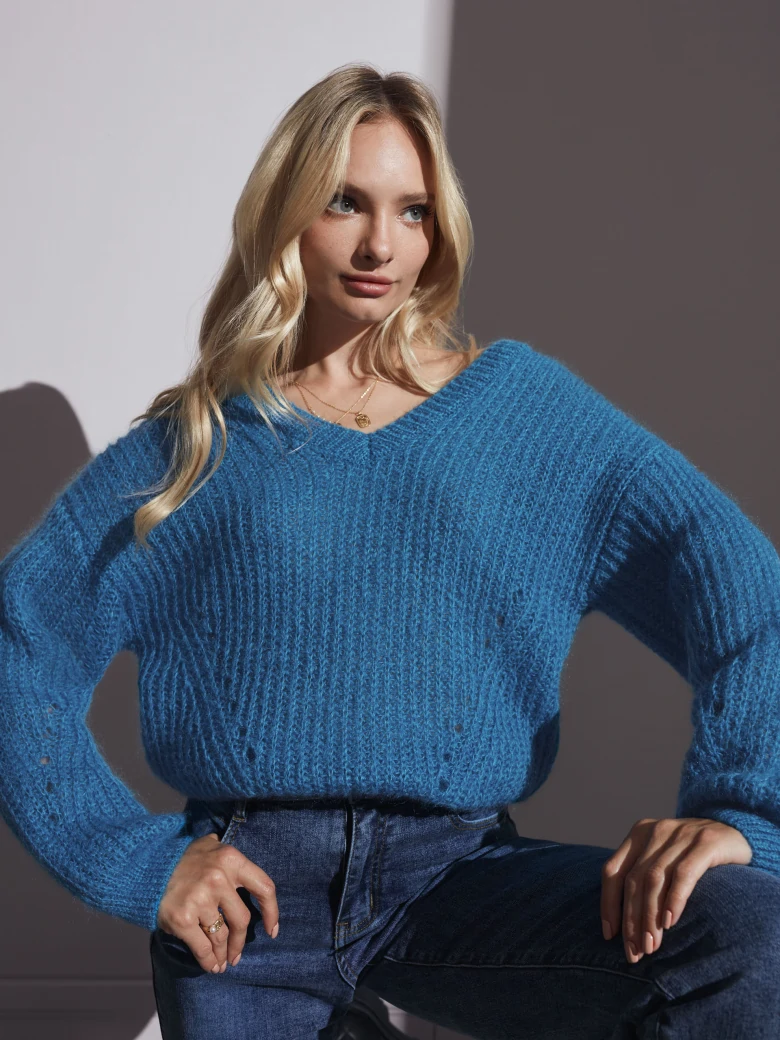 NIEBIESKI SWETER Z MOHERU