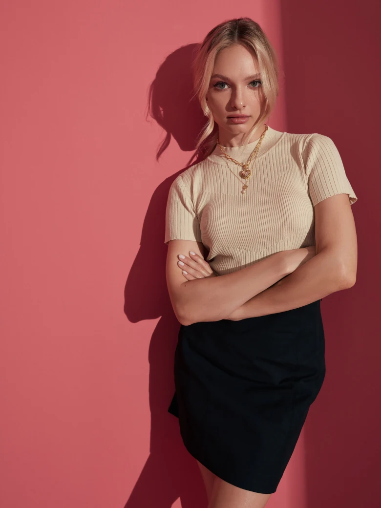 BEIGE SHORT SLEEVE SWEATER