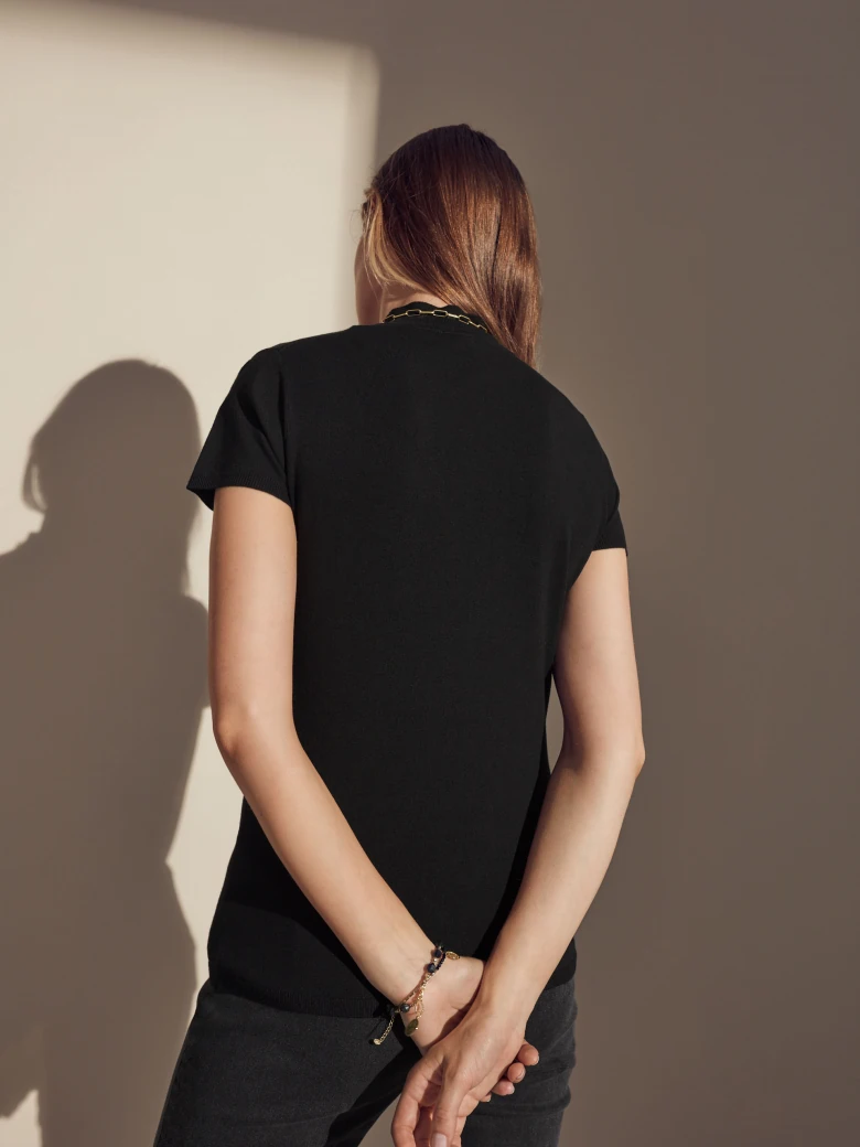BLACK HALF TURTLENECK WITH SHORT SLEEVES