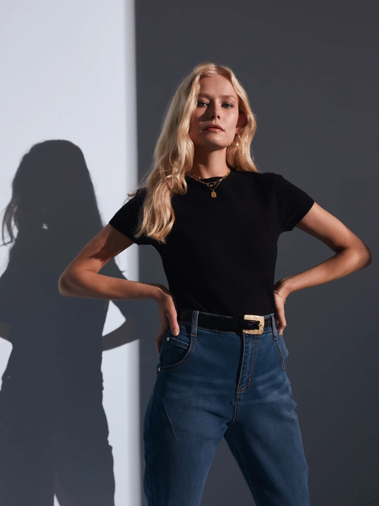 BLACK SHORT SLEEVE SWEATER