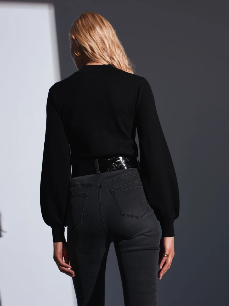 BLACK SWEATER WITH WIDE SLEEVES