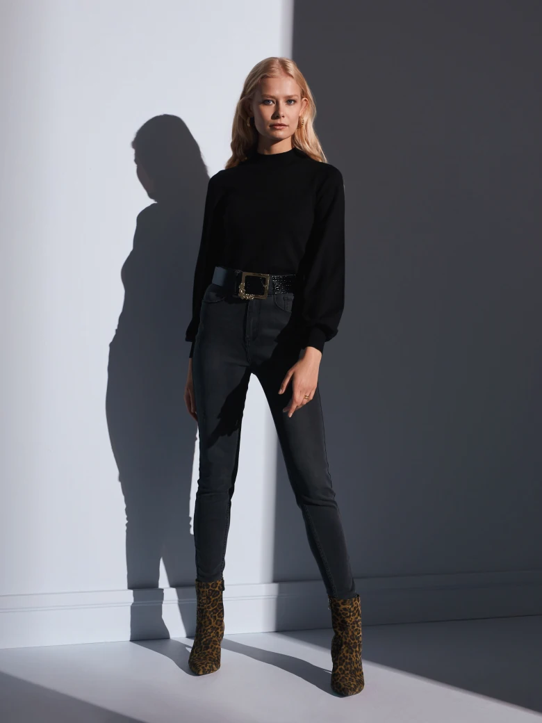 BLACK SWEATER WITH WIDE SLEEVES