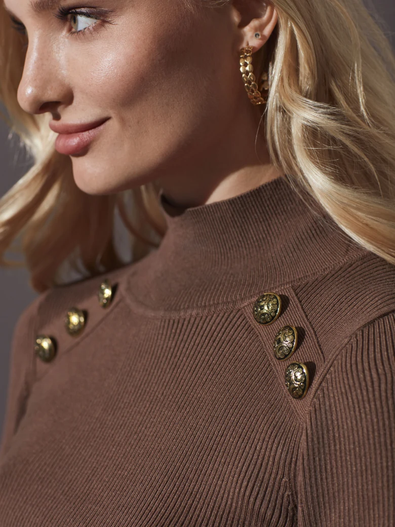 BROWN SWEATER WITH HALF TURTLENECK