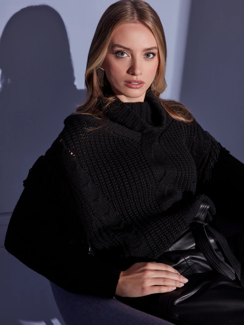 BLACK WOOL SWEATER WITH TURTLENECK