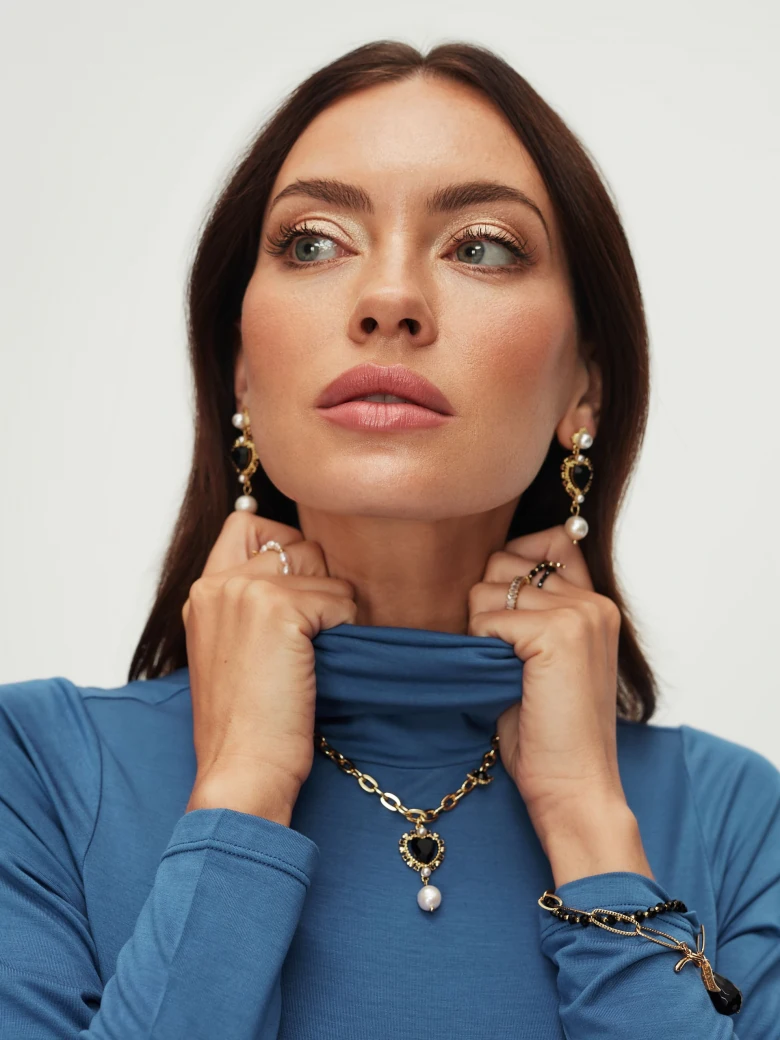 Blue turtleneck body