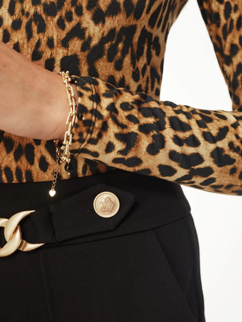 Blouse in animal pattern with long sleeves