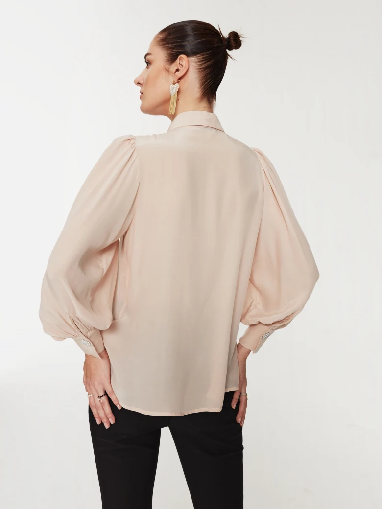Powder shirt with neck tie