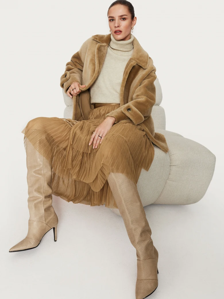 Short beige sheepskin