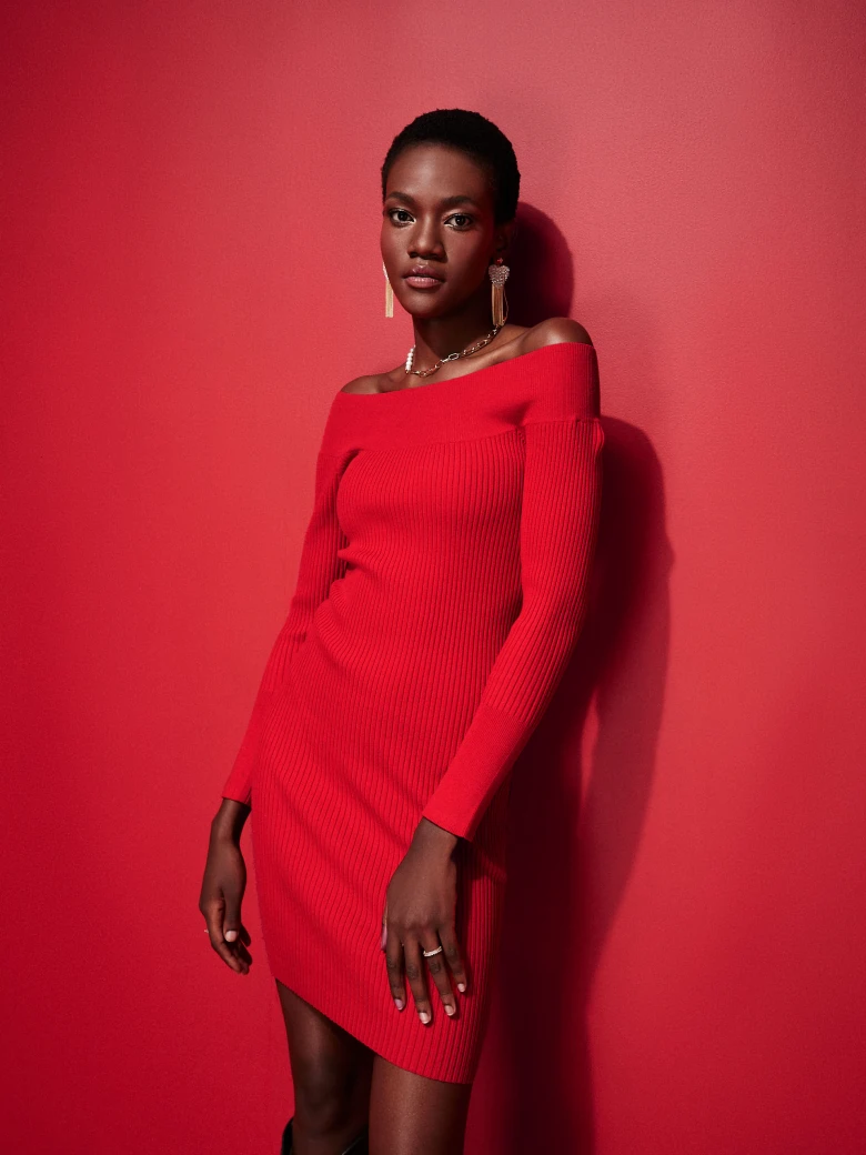 Red dress with Spanish neckline