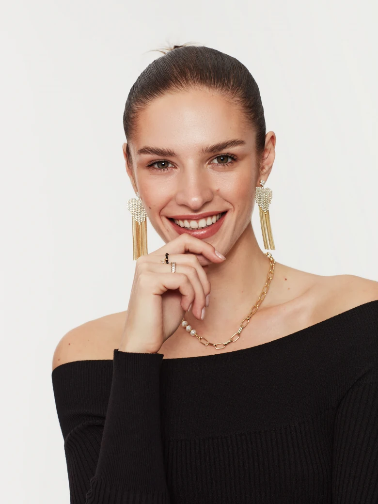 Fitted dress with Spanish neckline