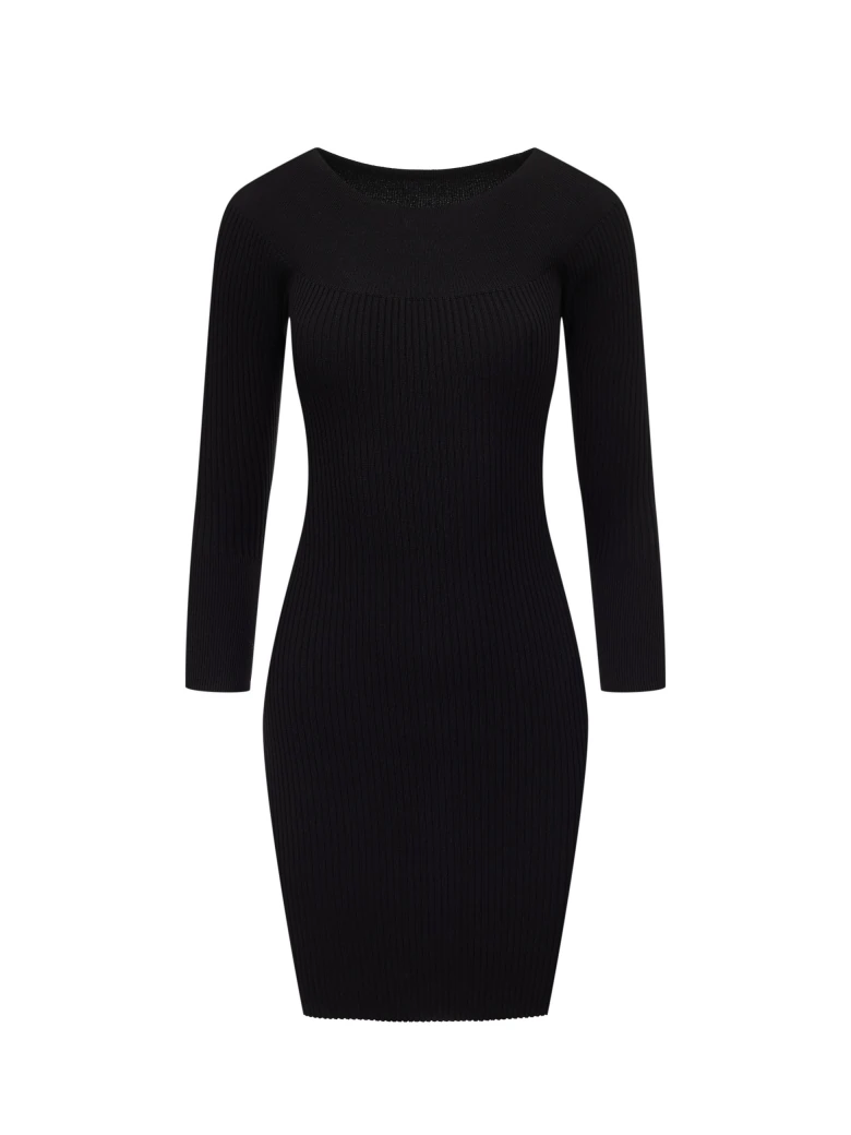 Fitted dress with Spanish neckline