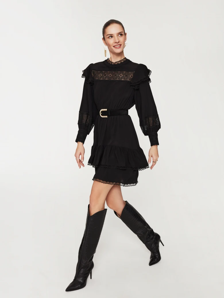Short dress with ruffles and lace