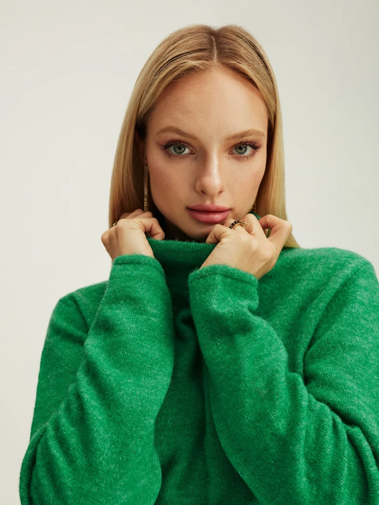 Green sweater with wool and alpaca